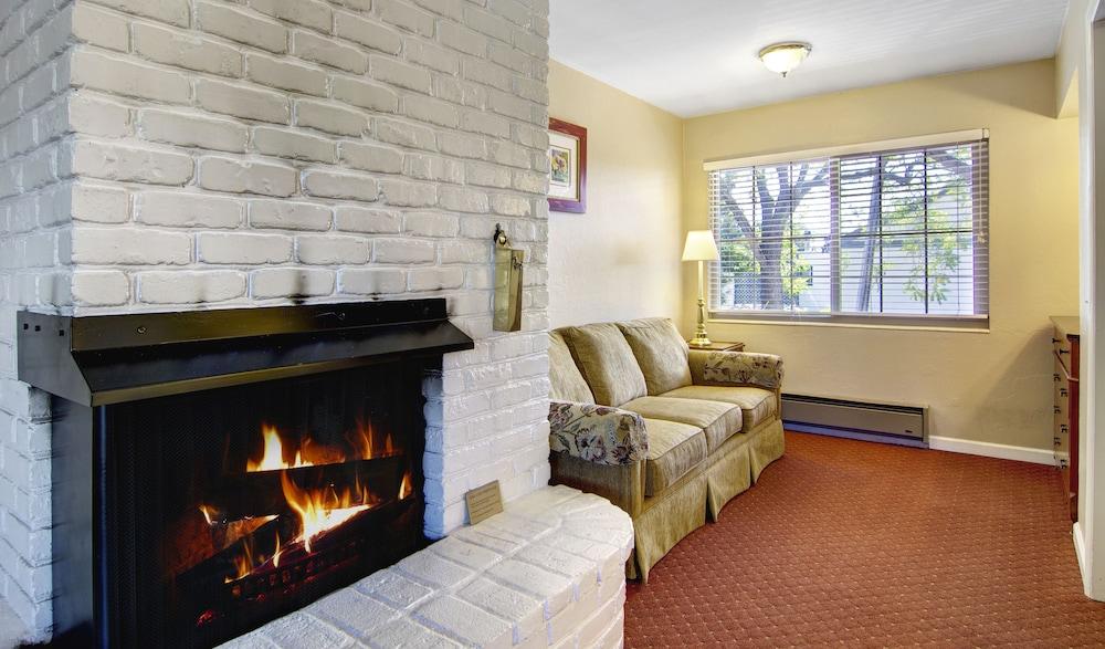 Inn Svendsgaard's Carmel-by-the-Sea